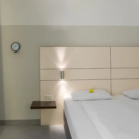 فيروتيل ديسبورغ - بارتنر إن سورات هوتلز