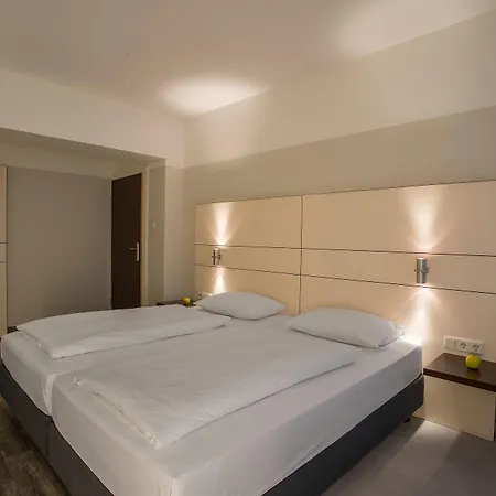 فيروتيل ديسبورغ - بارتنر إن سورات هوتلز